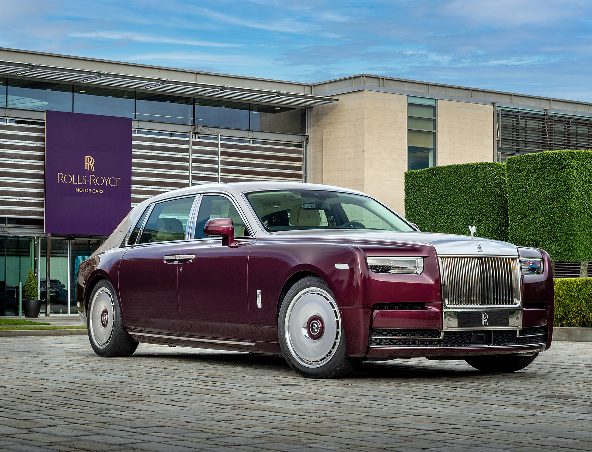 Rolls-Royce Rilis Phantom Hummingbird, Pakai Ornamen Cangkang Abalone Pertama di Dunia