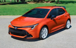 >Toyota Corolla FX Edition, Tampil Enggak 'Kalem' dengan Warna Berani Berpelek Putih