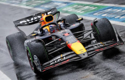 >Jago Kebut di Lintasan Basah, Max Verstappen Disebut Mirip Ayrton Senna