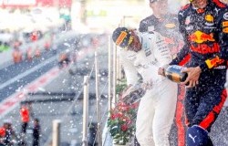 >Menang di GP Jepang, Hamilton Kian Dekat dengan Gelar Juara