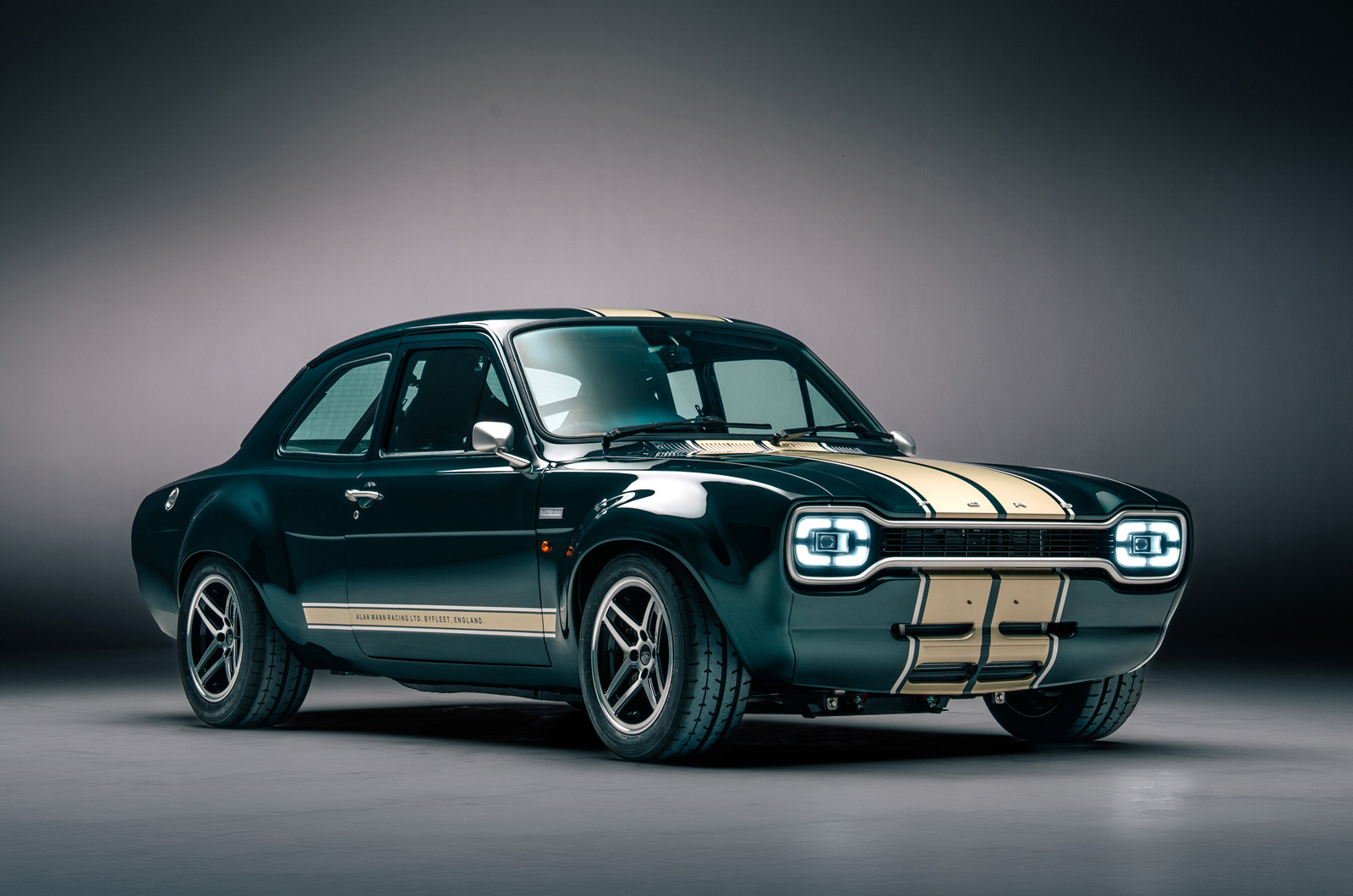 Ford Escort Mk1 RS Lahir Kembali Pakai Bodi Karbon & Mesin Buas