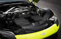 >Aston Martin Pertimbangkan Gunakan Mesin Mercedes Pada Vantage