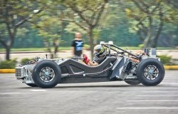 >Mobil Listrik Asal Taiwan Ini Diklaim Lebih Cepat dari Tesla Roadster