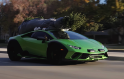 >Lamborghini Huracan Sterrato Seharga Rp5 Miliaran Terbang Cari Pohon Natal