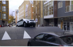 >Polisi Tidur Segede 'Gaban' untuk Promosi Range Rover Evoque