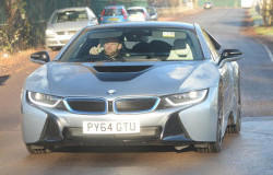 >Dilarang Mengemudi, Wayne Rooney Jual BMW i8 Miliknya