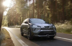 >Mitsubishi Eclipse Cross EV Kini Ditawarkan dengan Harga Lebih Murah