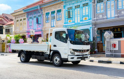 >Mitsubishi Fuso eCanter Resmi Mengaspal di Singapura
