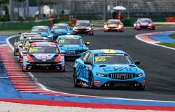 >Debut Manis Geely Preface TCR Pada Balap Touring di Spanyol