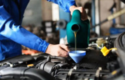 >Bahaya Oli Palsu, Kenali Cara Membedakan dan Ketahui Risikonya