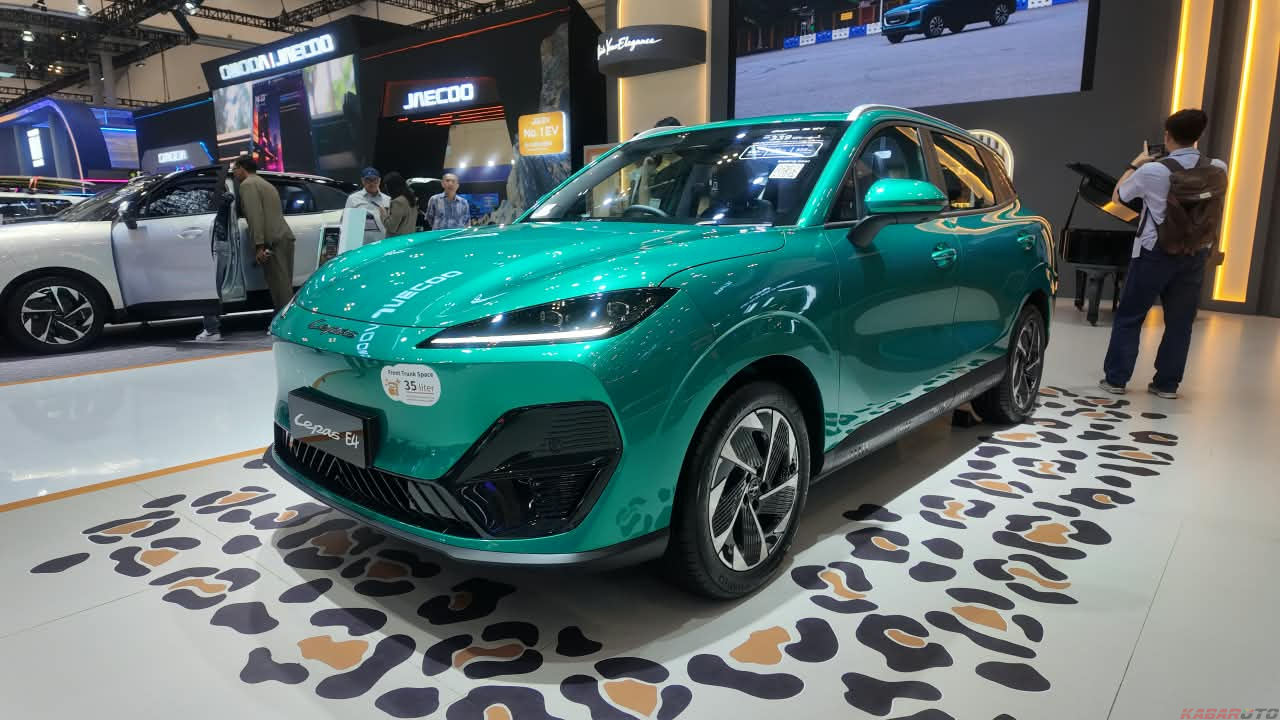 Lepas E4 EV yang Resmi Melantai di Tanah Air