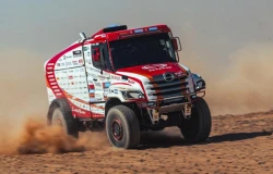 >Hino Kembali ke Dakar Rally 2027 dengan Truk yang Disempurnakan