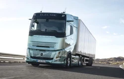 >Bisa Tempuh Jakarta-Surabaya Sekali Cas! Volvo FH Aero Electric Kini Bisa Jalan Hingga 700 Km