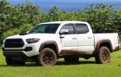 >Toyota Rilis Foto Menggoda Model Off-Road Jelang Chicago Auto Show