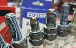 >Jenis-jenis Busi Punya Bahan yang Berbeda, Pilih yang Awet atau Efisien?