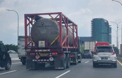 >Agar Mudah Diketahui, Truk B3 Wajib Pakai Simbol Muatan Berbahaya