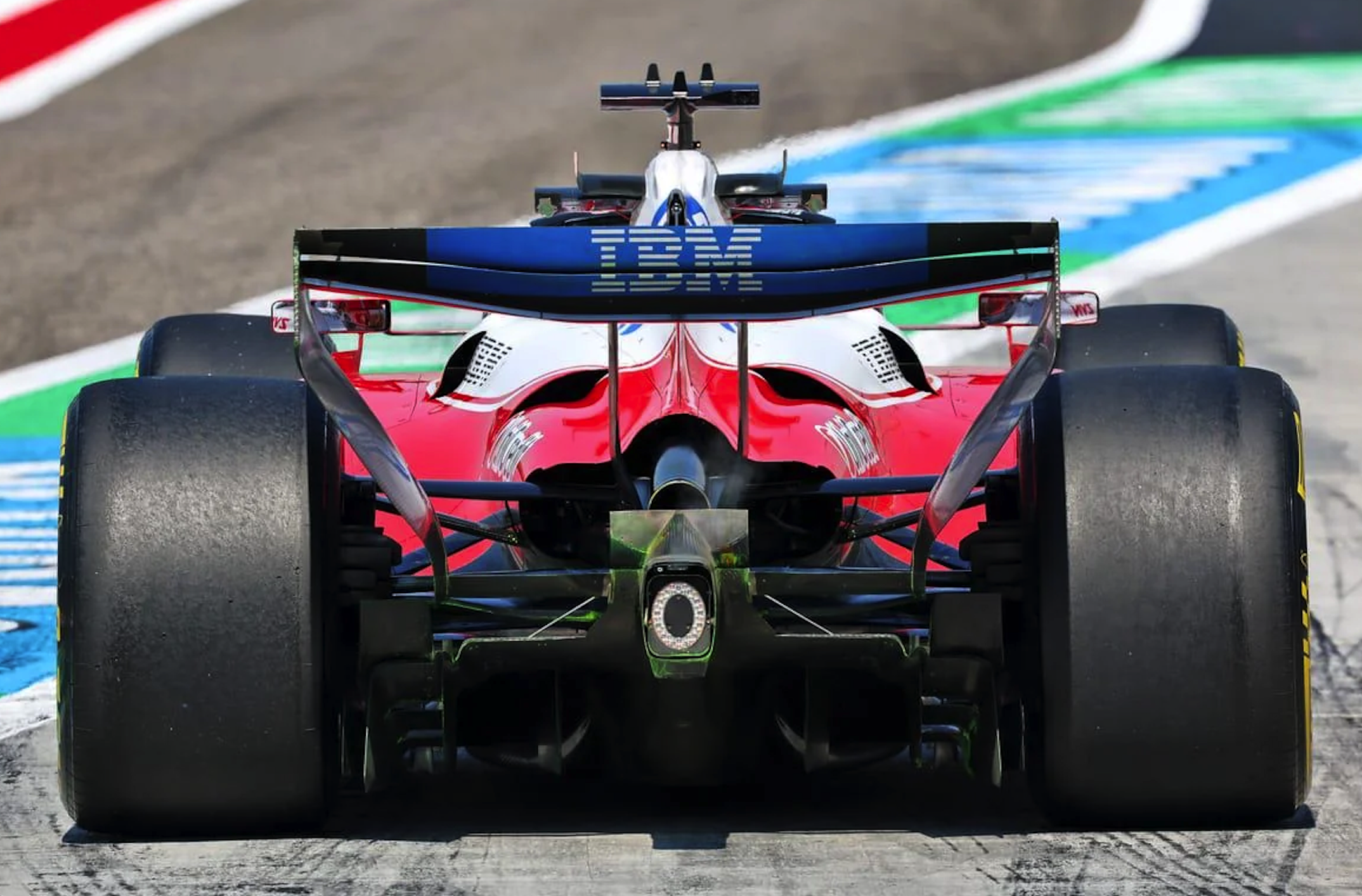 Scuderia Ferrari HP Dilarang Pakai Sayap Knalpot di F1 2027, Padahal Efektif Dorong Performa