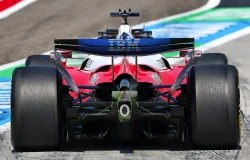 >Scuderia Ferrari HP Dilarang Pakai Sayap Knalpot di F1 2027, Padahal Efektif Dorong Performa