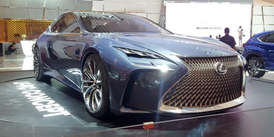 Lexus Pamerkan Dua Mobil Konsep
