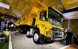 >Truk Volvo FMX Edge Dipastikan Kuat Telan BBM B50, Ini Rahasianya