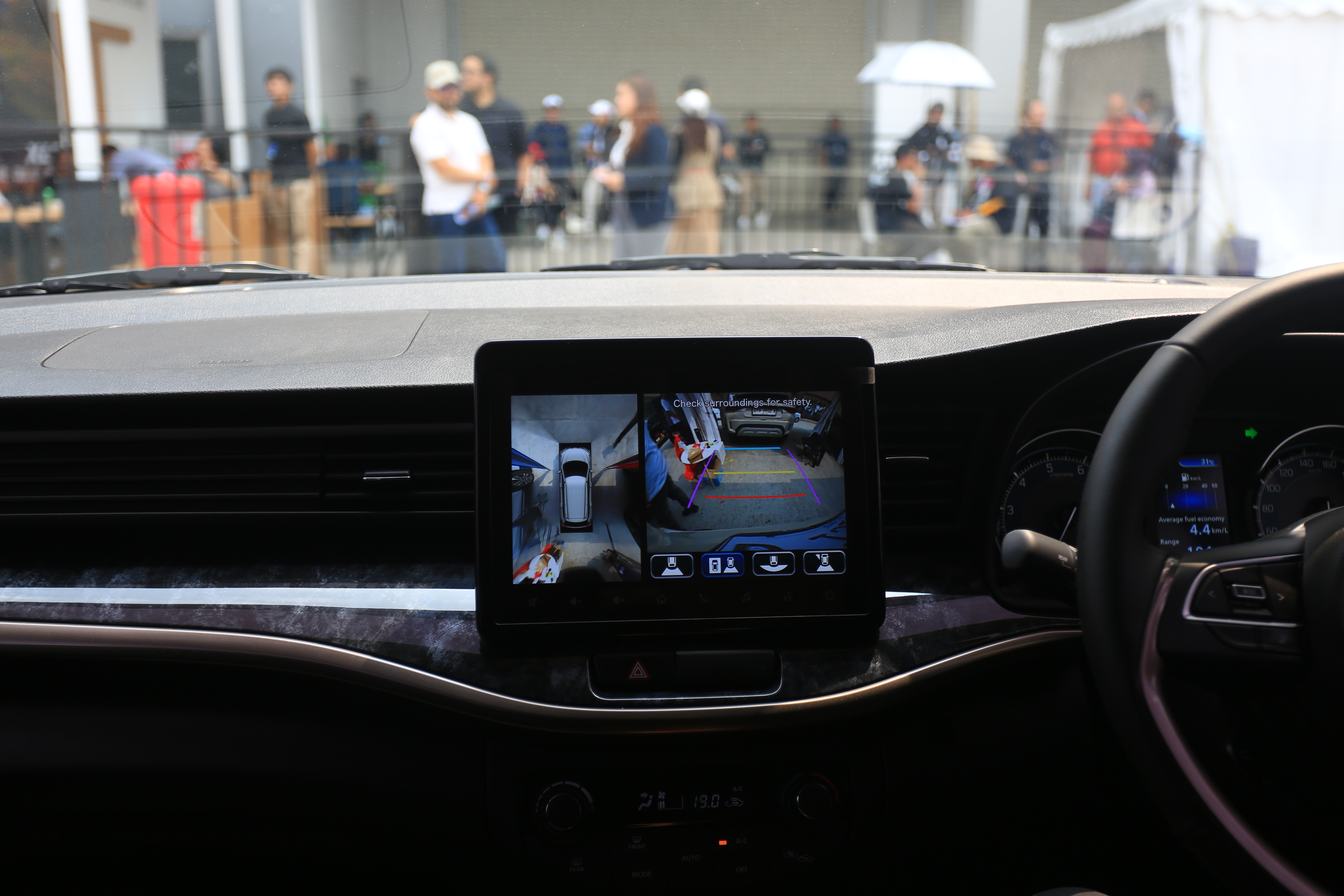 Ragam Fitur di Head Unit Suzuki XL7 New Alpha Hybrid