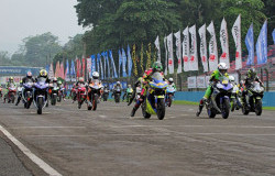 >Yamaha Sunday Race 2018 Hadirkan Kelas Baru R25 Comm B Beginner  