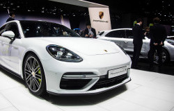 >Kalahkan Pesaingnya, Porsche Cetak Rekor Penjualan Terbanyak 