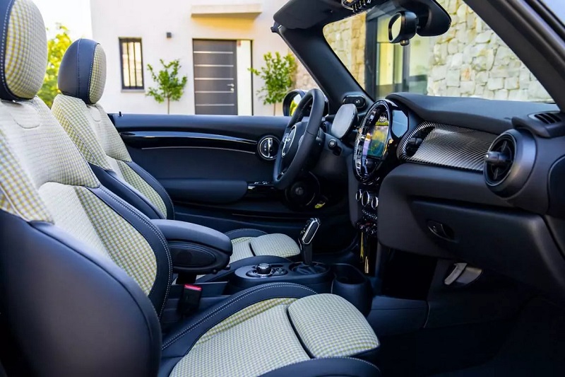 Interior MINI Resolute Edition