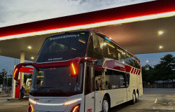 >2 Bus Doble Decker PO Mahardhika Buatan Karoseri Adiputro Meluncur