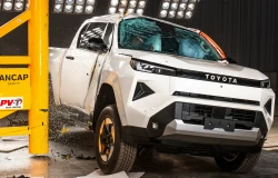>Toyota Hilux BEV Catatkan Lima Bintang Uji ANCAP, Tertinggi di Kelasnya