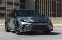 >Toyota Camry Hybrid Kena Recall, Ada 51.644 Unit yang Bermasalah