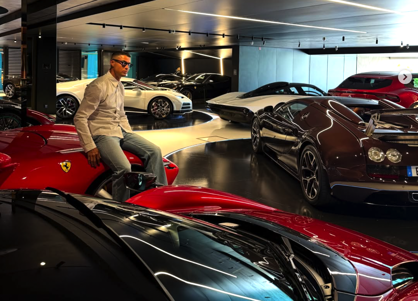Cristiano Ronaldo Pamer 10 Mobil Senilai Rp600 Miliar, Cuma Dibilang 