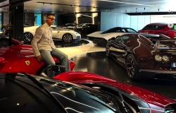 >Cristiano Ronaldo Pamer 10 Mobil Senilai Rp600 Miliar, Cuma Dibilang "Mainan"