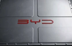 >BYD Punya Cara Aneh Dinginkan Baterai, Sel Langsung Direndam Cairan