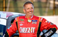 >Legenda NASCAR Greg Biffle Meninggal Dunia dalam Kecelakaan Pesawat