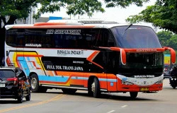 >PO Rosalia Indah Buka Rute Baru Rembang-Merak dengan Armada Executive Plus
